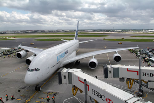 airbus-a380-first-london-heathrow-02[1]